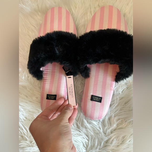 Victoria's Secret Signature Satin Slipper Pink Stripe Black  Fur Trim NWT size M - Picture 3 of 6